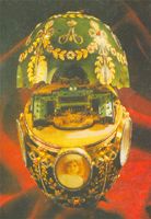 Яйцо с моделью Александровского дворца в Царском Селе.